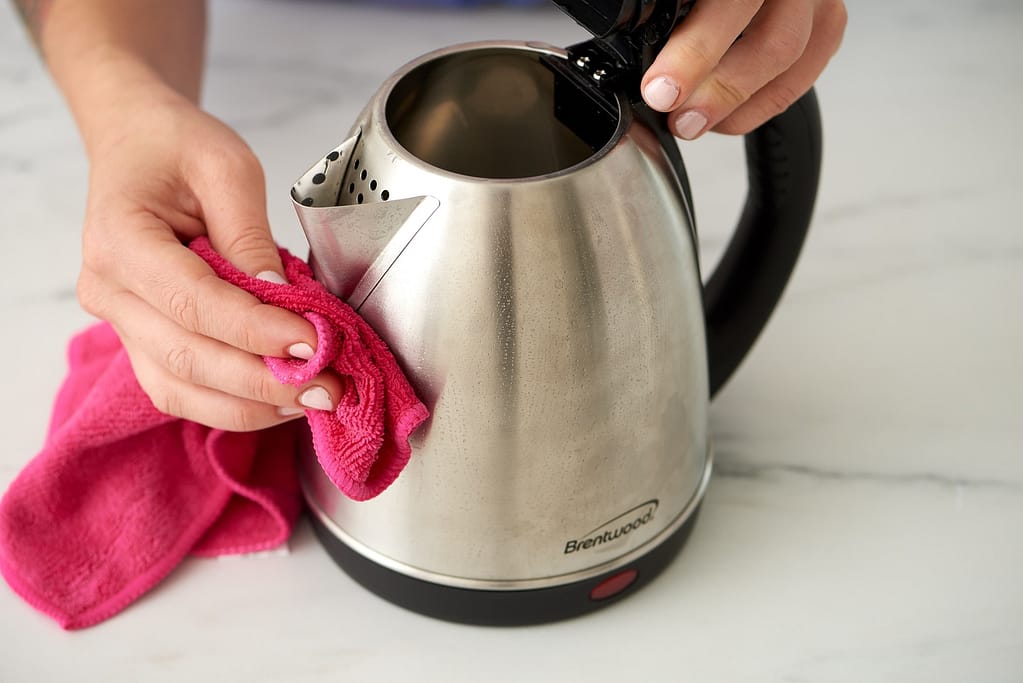 how-to-clean-stainless-steel-tea-kettle-03