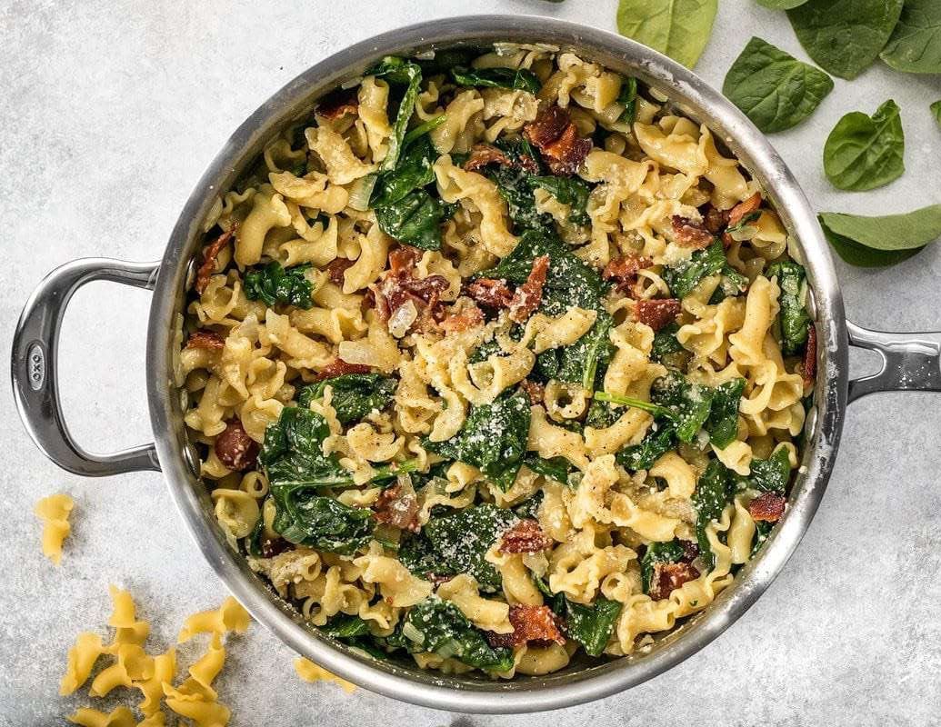 How to Make Pasta with Bacon and Spinach