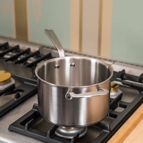 sauce pan vs frying pan 02