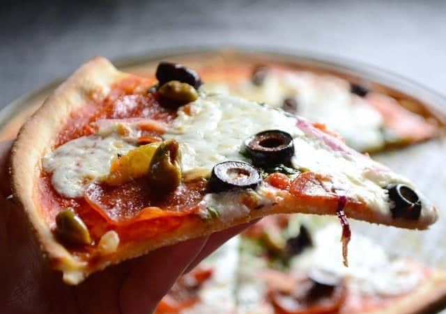 How to Make A Thin and Crispy Pizza Crust