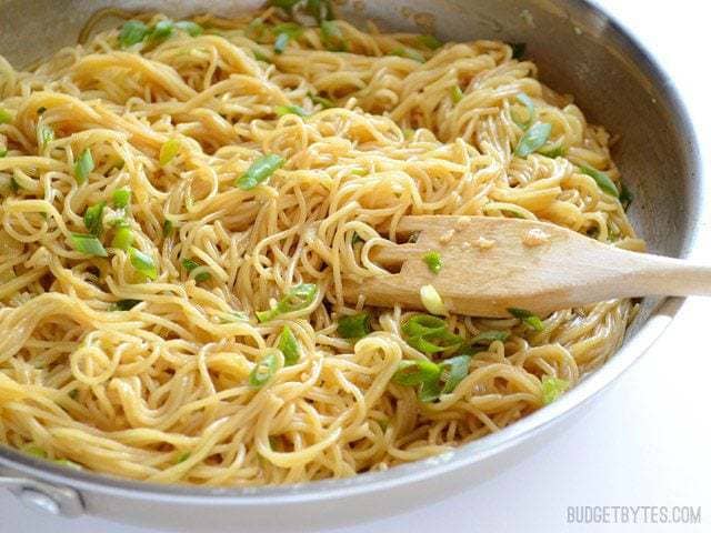 How to Make Garlic Noodles 01