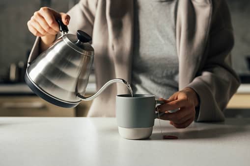 How to make tea in a kettle?