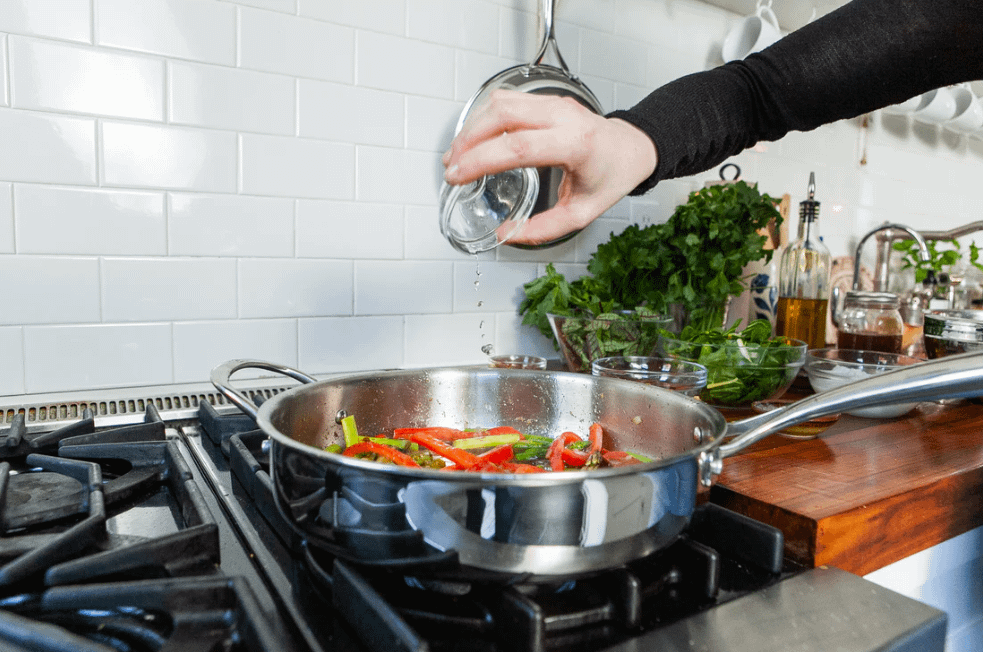 3 qt vs 4qt saute pan 01