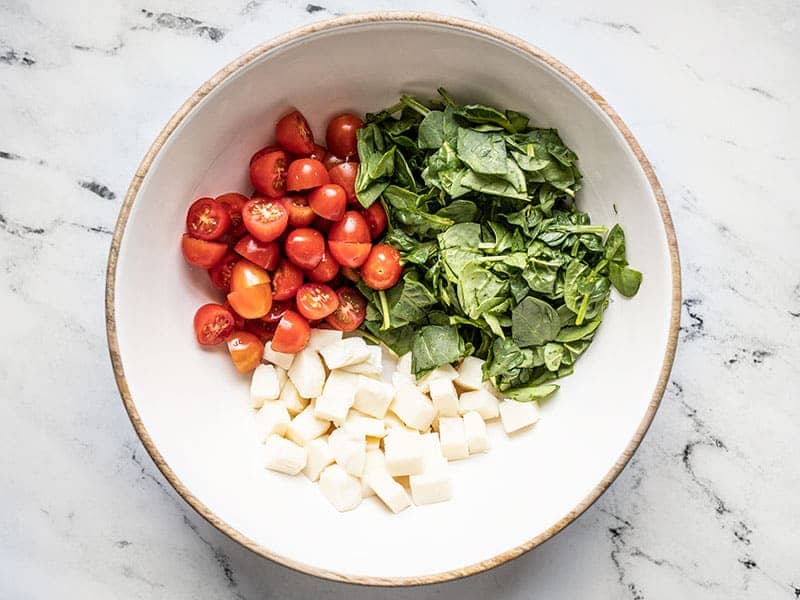 Combine mozzarella and vegetables in a bowl