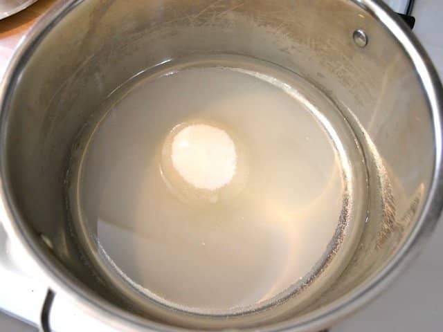 sugar water in pot 