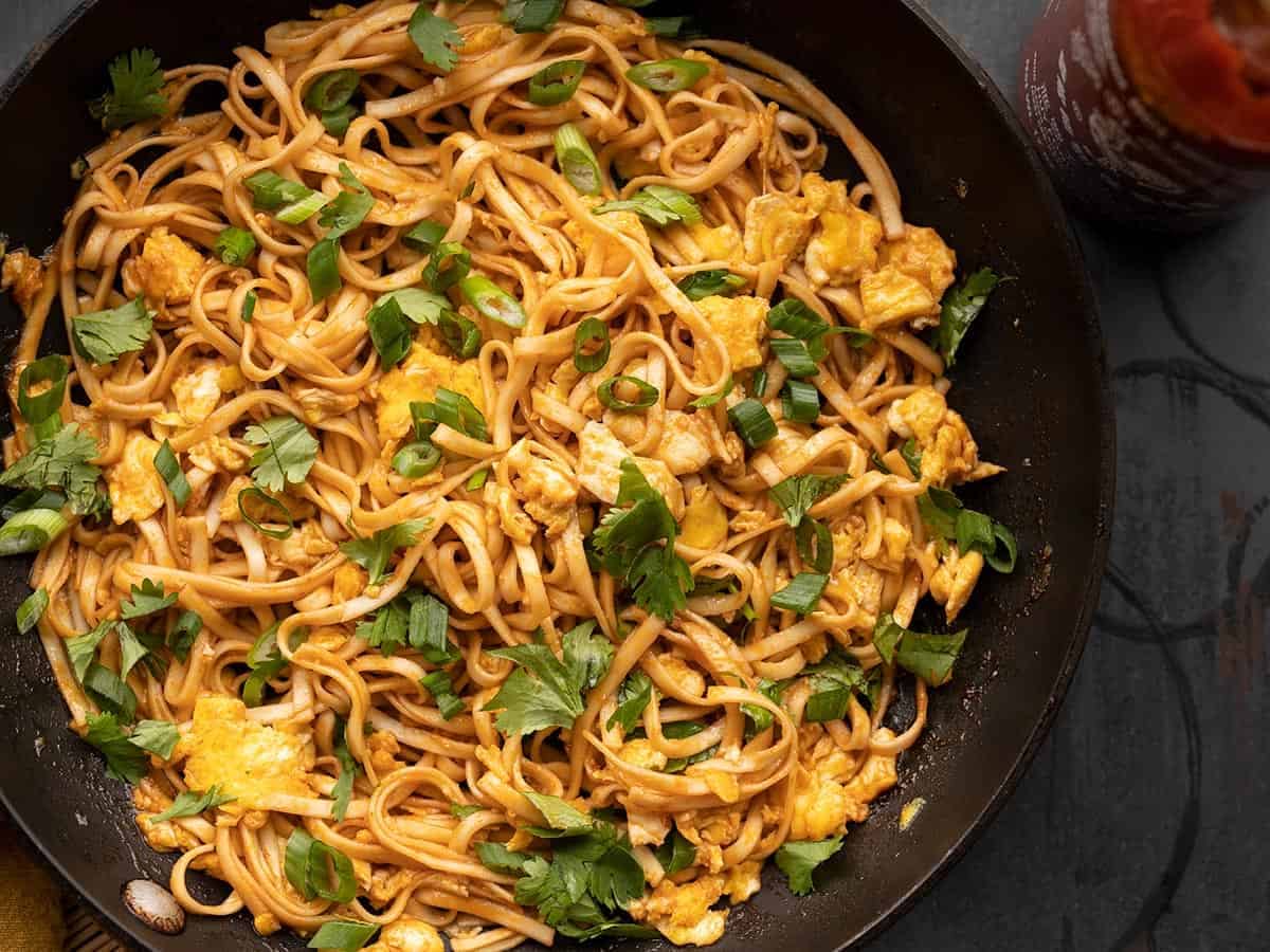 close up of spicy sriracha noodles in the skillet